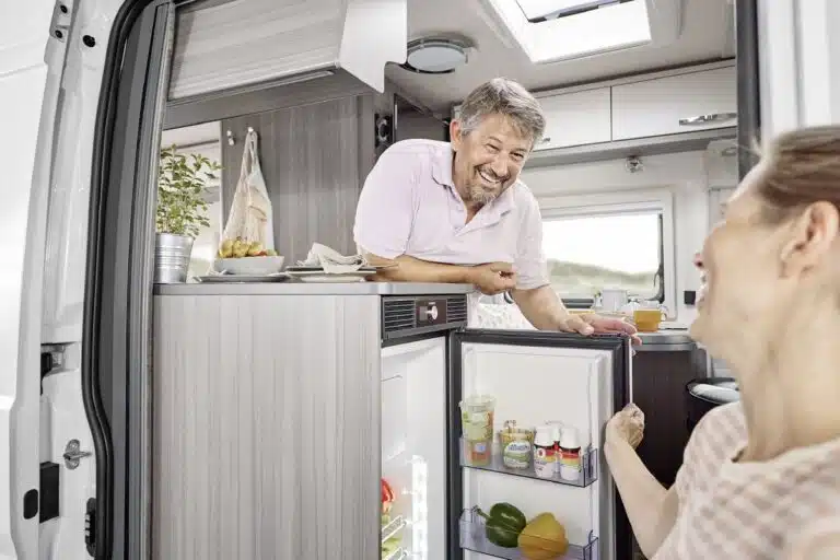 Comment choisir le meilleur réfrigérateur pour van aménagé ? (GUIDE COMPLET 2025)